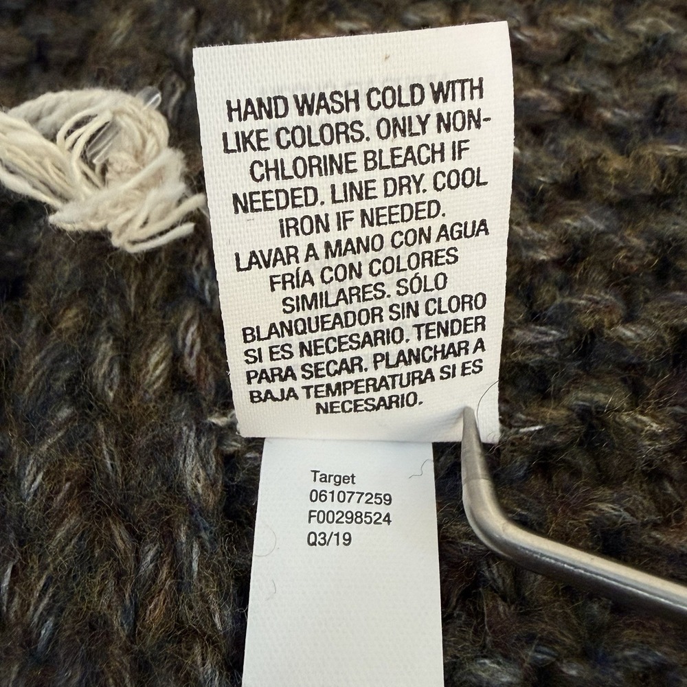 Bundle All NWT (2) Frye & Co Cable Knit Pom Beanies Hats, Universal Thread Scarf - Picture 14 of 14
